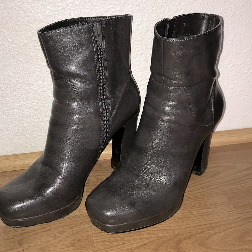 Nine West gray high-heel ankle boot